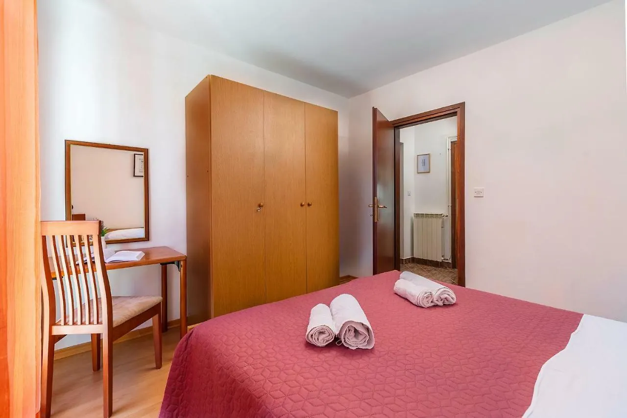 Apartments Rita Porec 0*,
